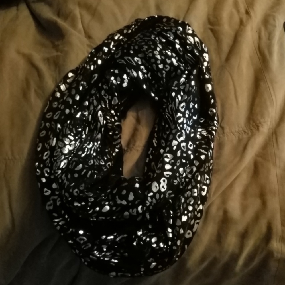 Infinity scarf
